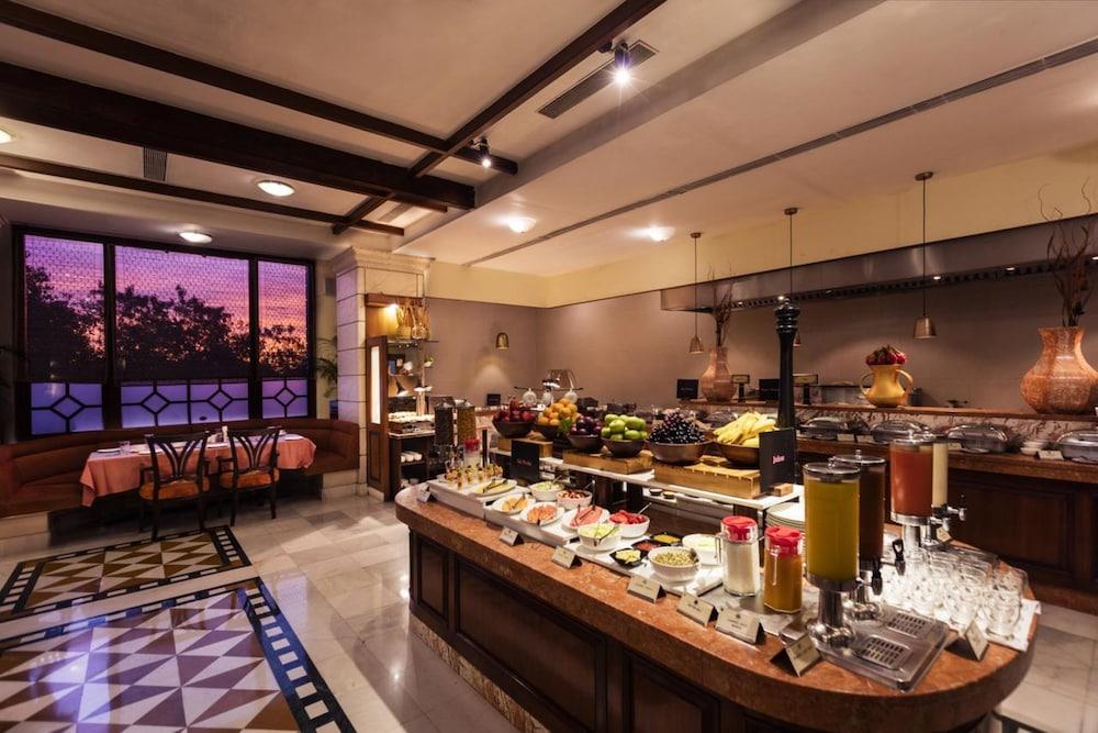 Jehan Numa Palace Hotel Бопал Екстериор снимка