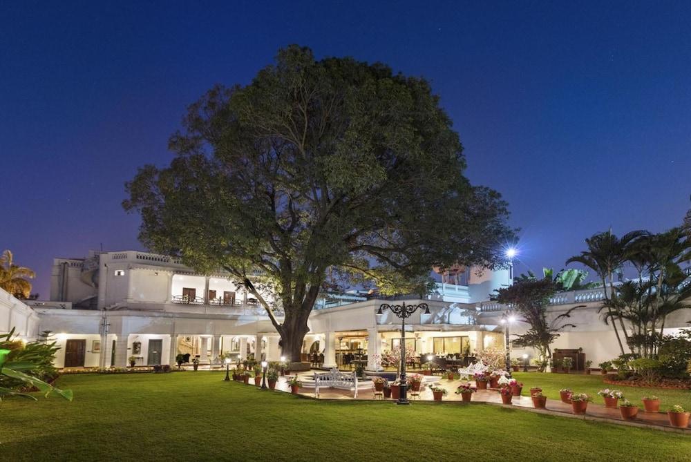 Jehan Numa Palace Hotel Бопал Екстериор снимка