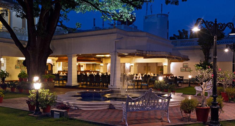 Jehan Numa Palace Hotel Бопал Екстериор снимка
