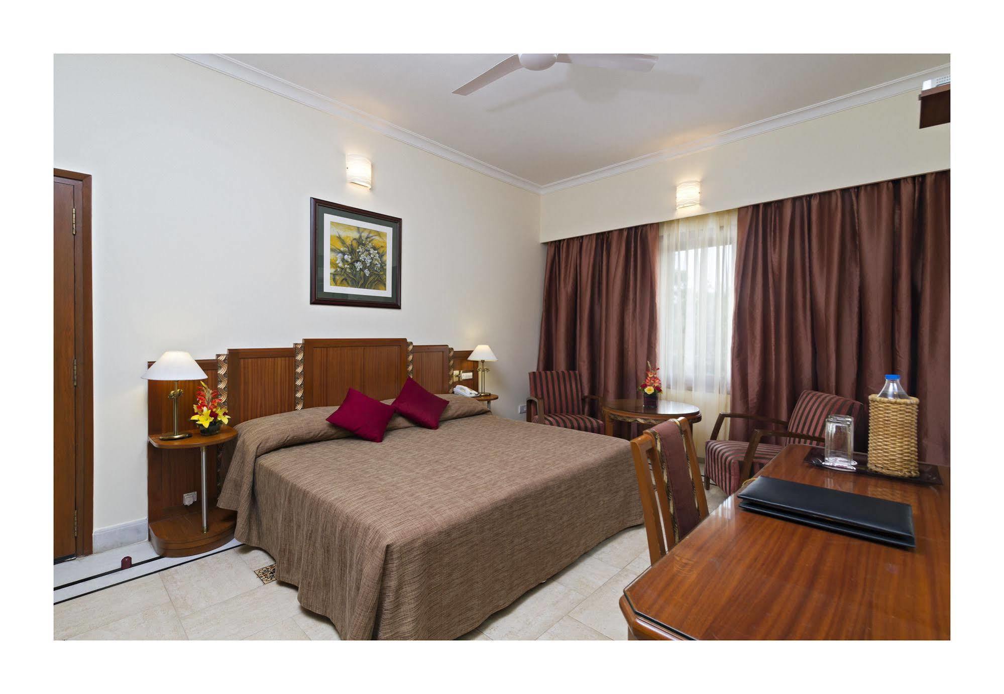 Jehan Numa Palace Hotel Бопал Екстериор снимка