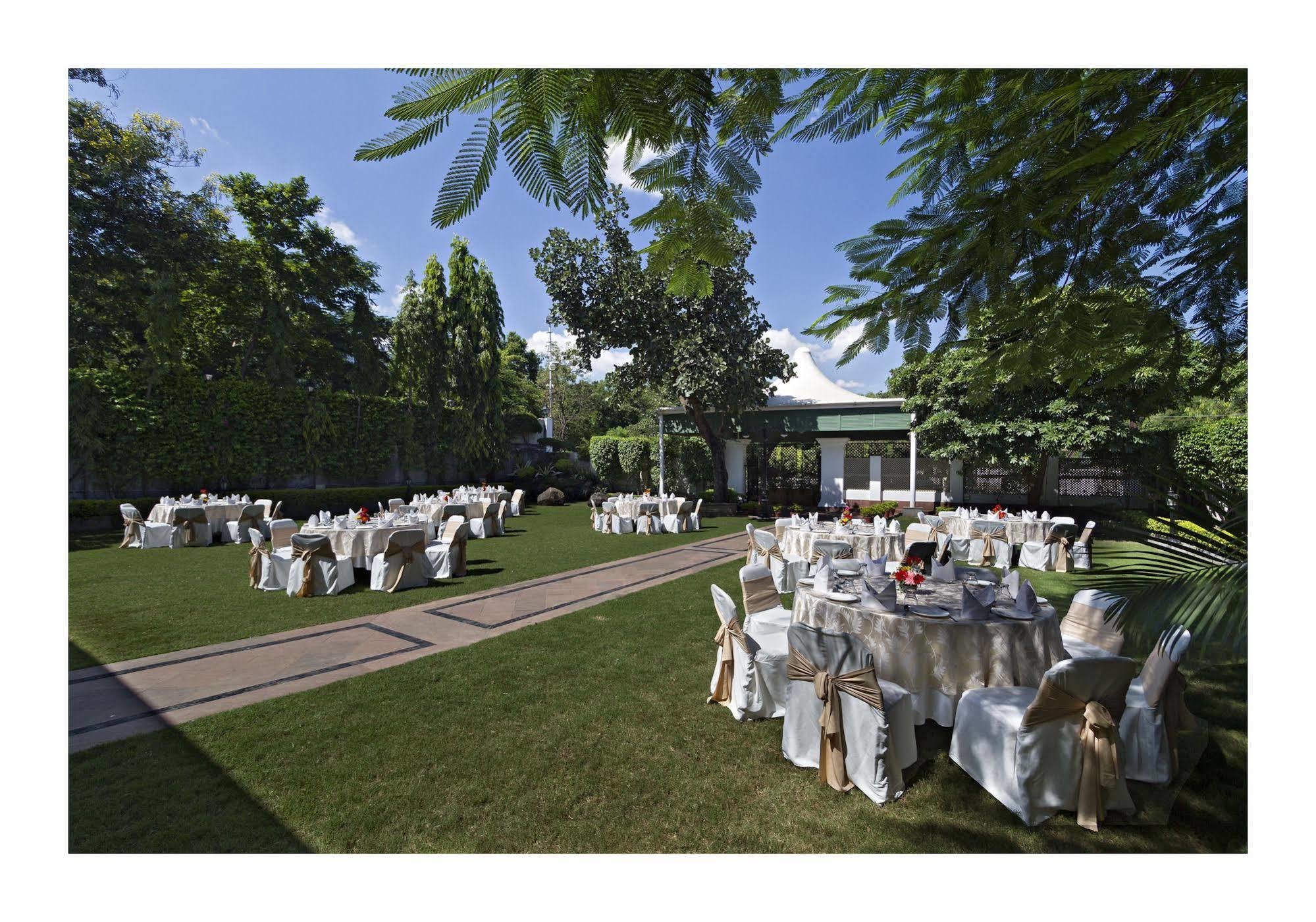 Jehan Numa Palace Hotel Бопал Екстериор снимка