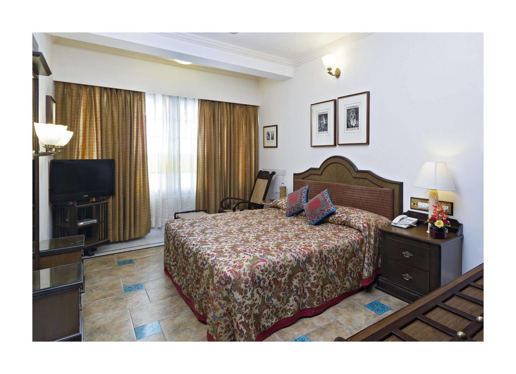 Jehan Numa Palace Hotel Бопал Екстериор снимка