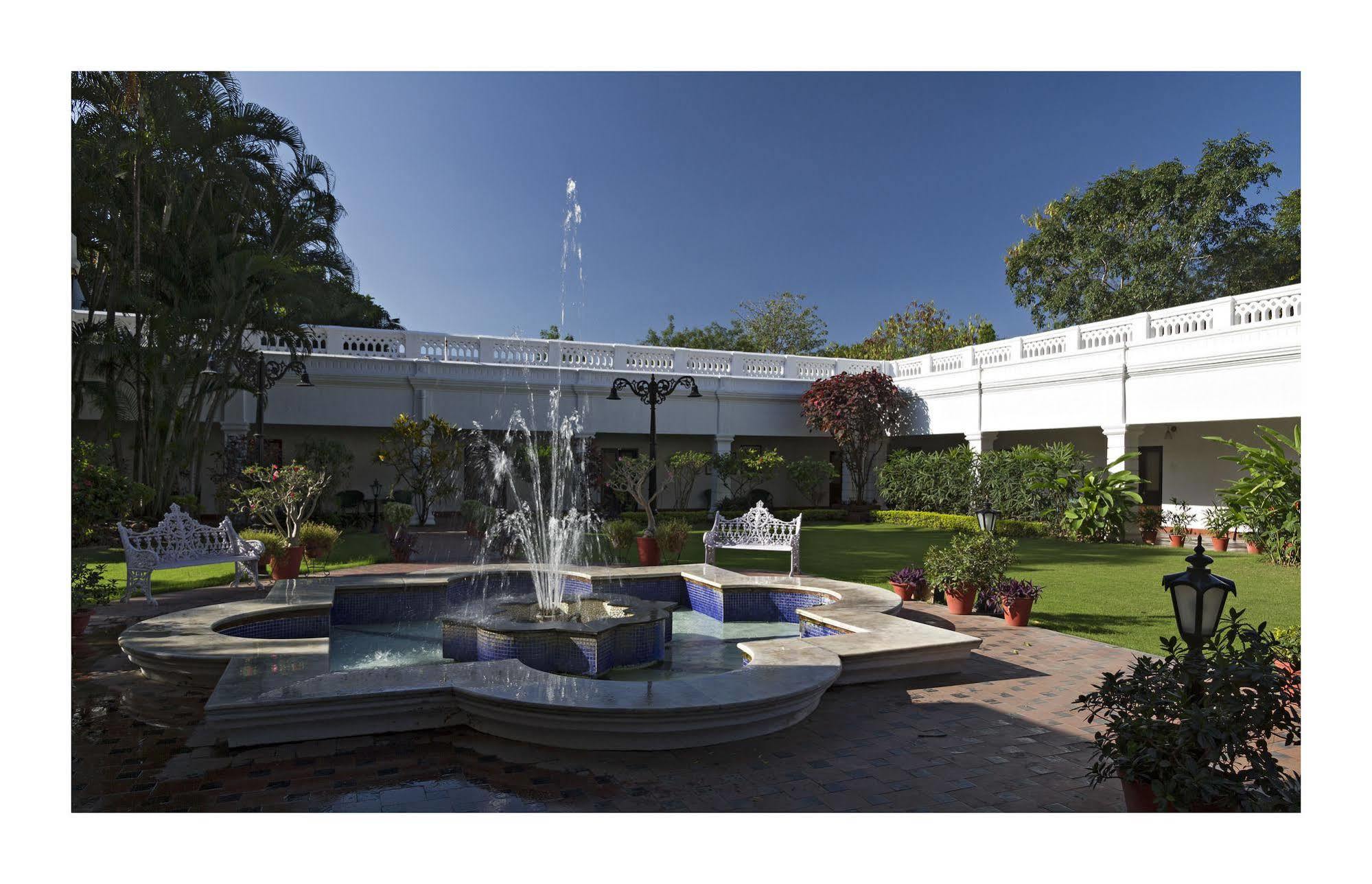 Jehan Numa Palace Hotel Бопал Екстериор снимка