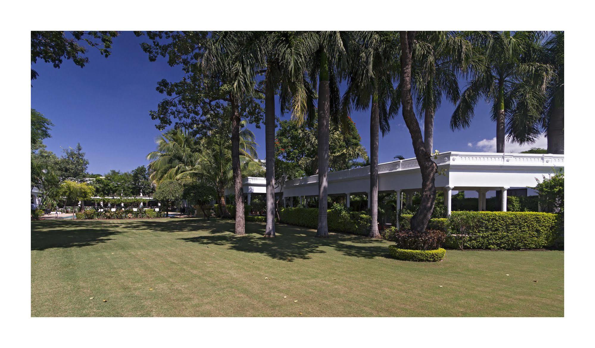 Jehan Numa Palace Hotel Бопал Екстериор снимка